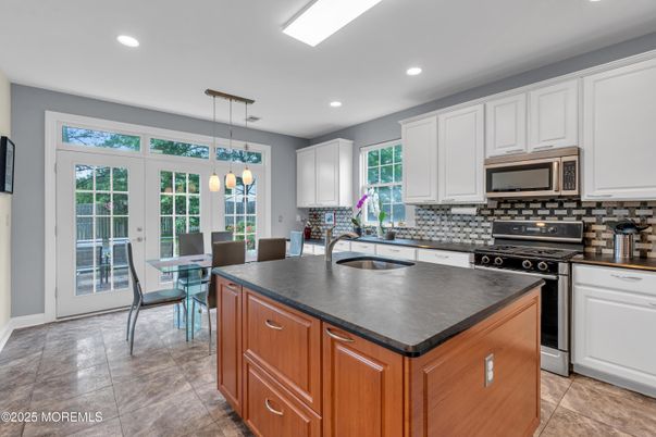 Dining room, Interior, Kitchen, Pendant Lights, Recessed Lighting, Stainless Steel Appliances