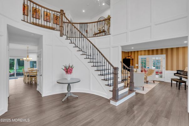 Chandelier, Dining room, Interior, Piano, Recessed Lighting, Wood Texture Flooring