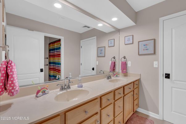 Bathroom, Dual Sink Vanities, Interior, Recessed Lighting