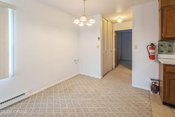 Empty room, Interior, Pendant Lights
