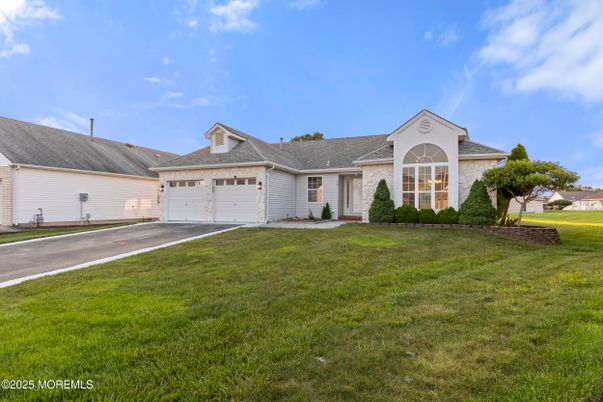 Attached, Exterior, Facade, Ranch