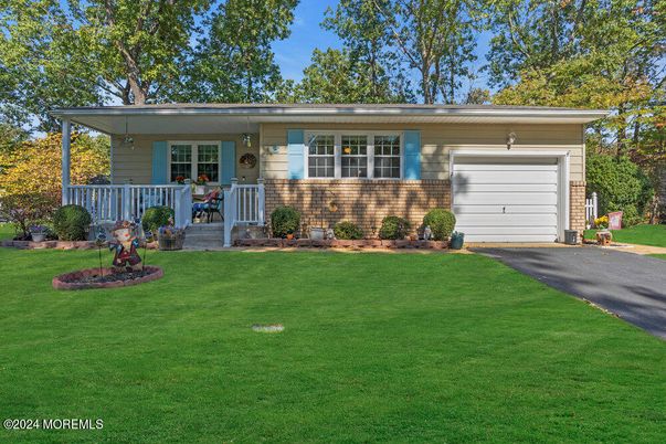 Attached, Backyard, Exterior, Facade, Brick Facade, Ranch