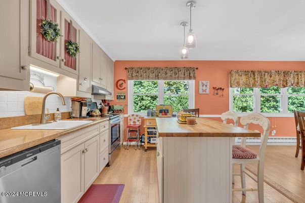 Interior, Kitchen, Pendant Lights, Wood Texture Flooring
