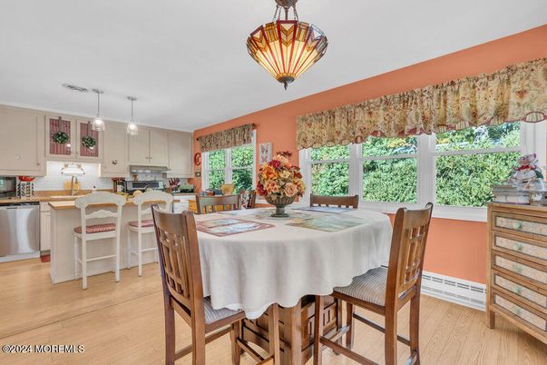 Dining room, Interior, Kitchen, Pendant Lights, Wood Texture Flooring