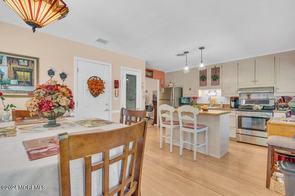 Dining room, Interior, Kitchen, Pendant Lights, Wood Texture Flooring