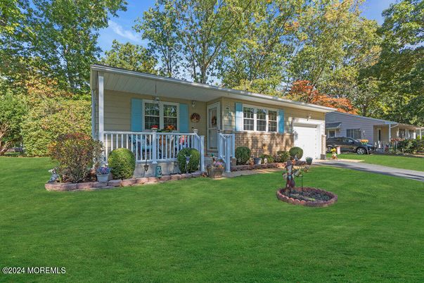 Attached, Backyard, Exterior, Facade, Brick Facade, Ranch