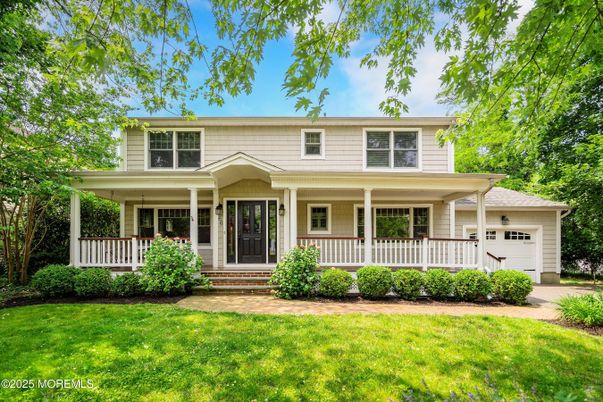 Attached, Exterior, Facade, American Foursquare