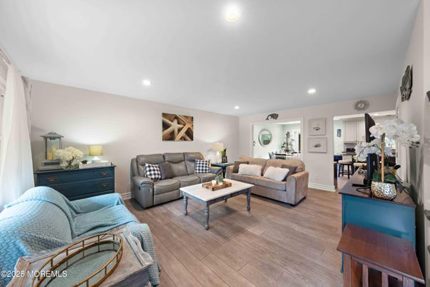 Interior, Living room, Recessed Lighting, Wood Texture Flooring