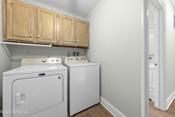 Interior, Washer, Wood Texture Flooring
