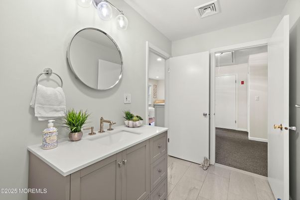 Bathroom, Interior, Recessed Lighting