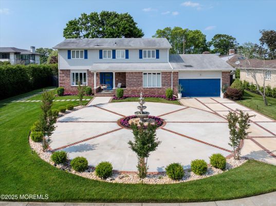 Attached, Exterior, Facade, Brick Facade, Split Level
