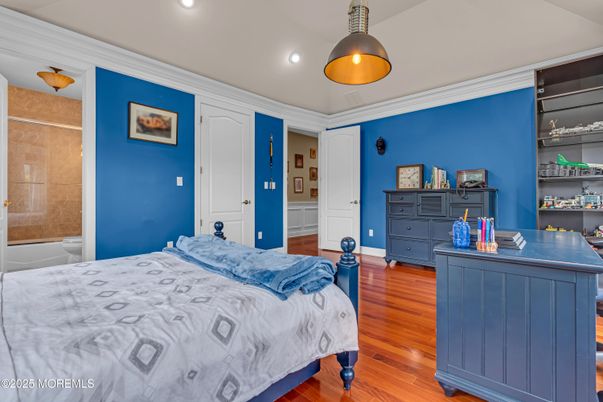 Bedroom, Interior, Pendant Lights, Recessed Lighting, Wood Texture Flooring