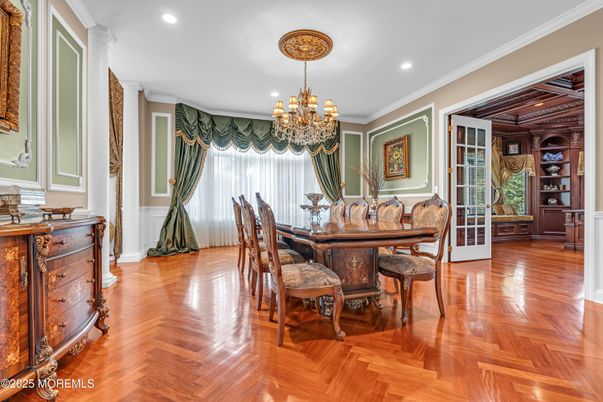 Chandelier, Dining room, Interior, Recessed Lighting, Wood Texture Flooring