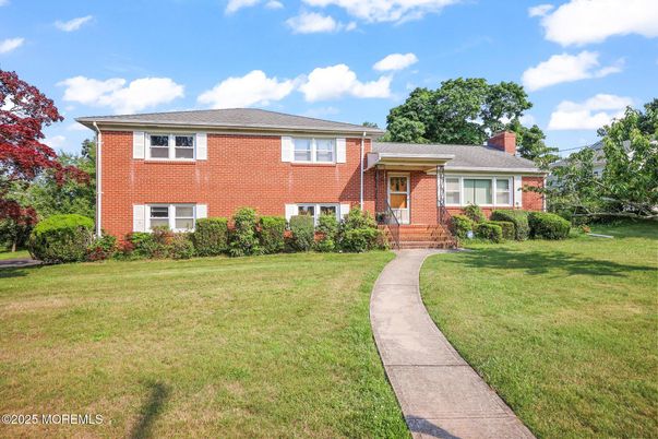 Exterior, Facade, Brick Facade, Split Level