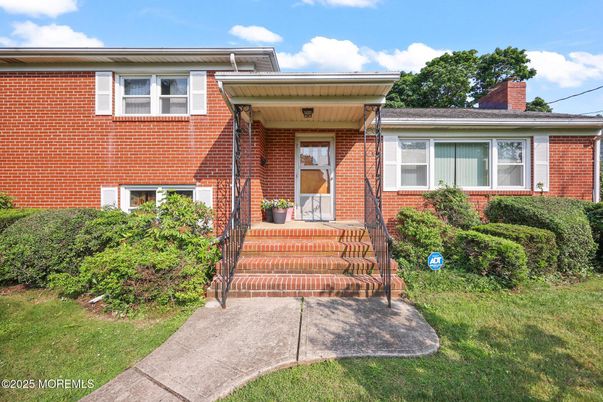 Exterior, Facade, Brick Facade, Raised Ranch
