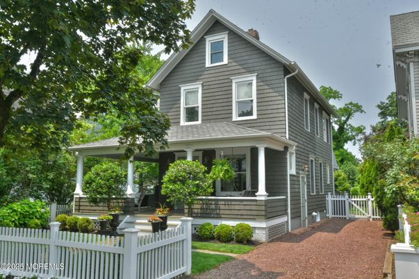 Exterior, Facade, Queen Anne Victorian