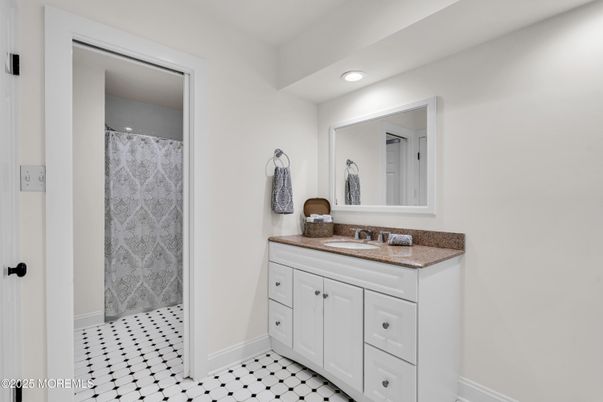 Bathroom, Interior, Recessed Lighting