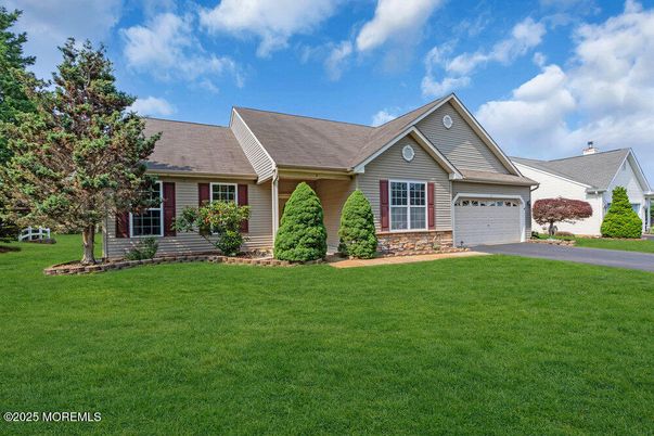 Attached, Exterior, Facade, Ranch