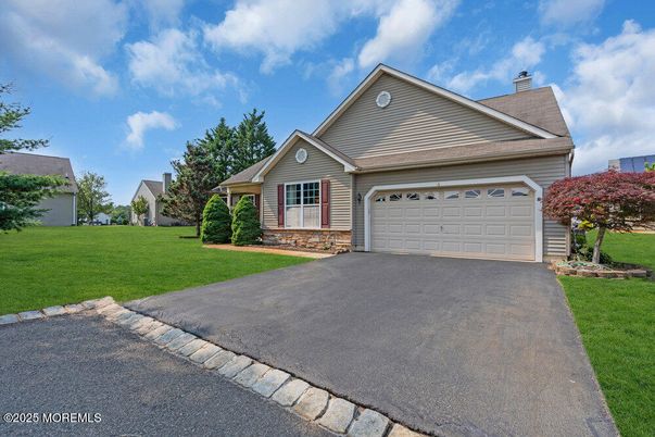 Attached, Exterior, Facade, Ranch
