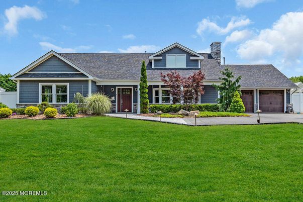 Attached, Exterior, Facade, Ranch