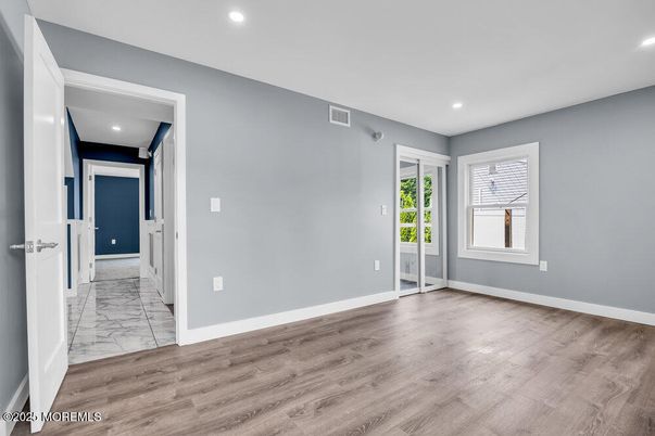 Empty room, Interior, Recessed Lighting, Wood Texture Flooring