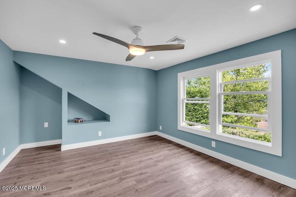 Empty room, Interior, Recessed Lighting, Wood Texture Flooring
