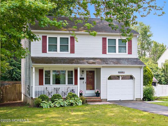 Attached, Exterior, Facade, American Foursquare