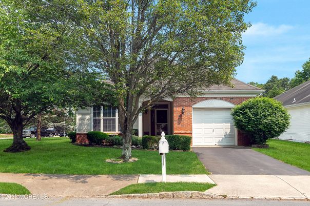 Attached, Exterior, Facade, Brick Facade, Ranch