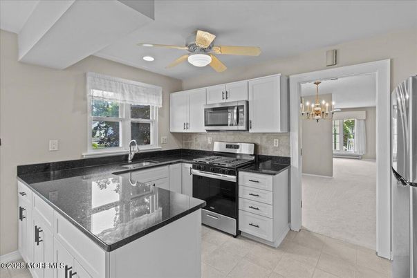 Chandelier, Interior, Kitchen, Recessed Lighting, Stainless Steel Appliances