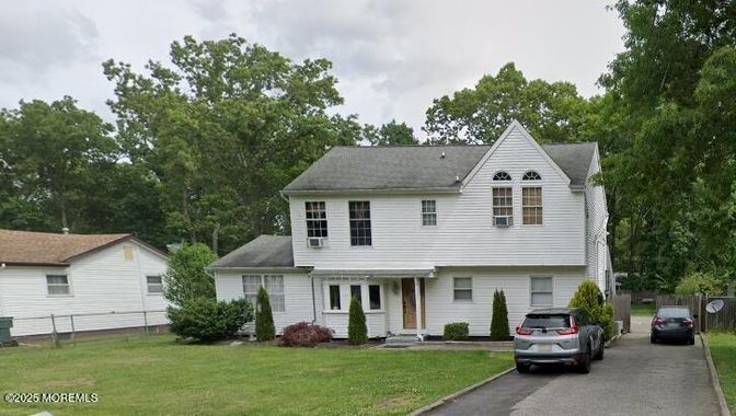 Attached, Exterior, Facade, Farmhouse