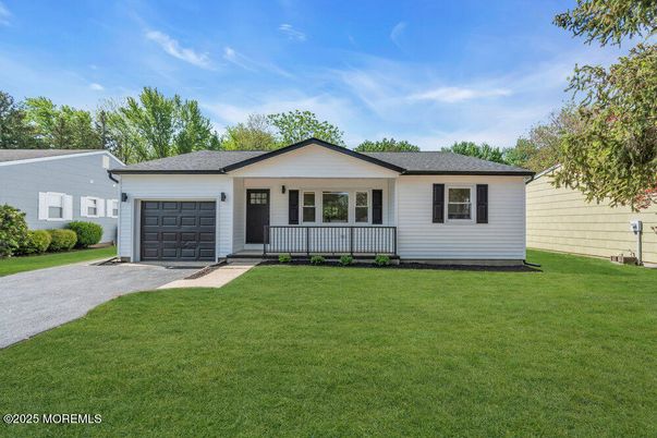 Attached, Exterior, Facade, Ranch