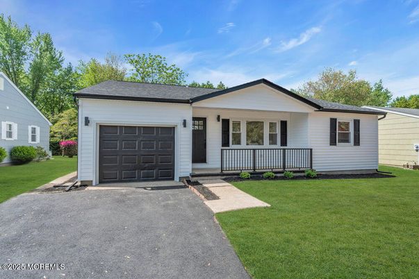 Attached, Exterior, Facade, Ranch