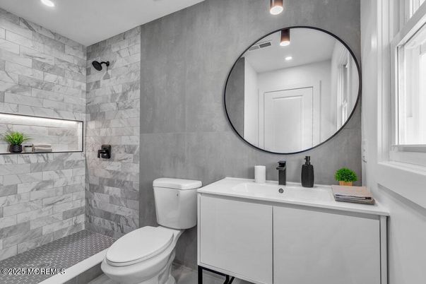Bathroom, Interior, Recessed Lighting