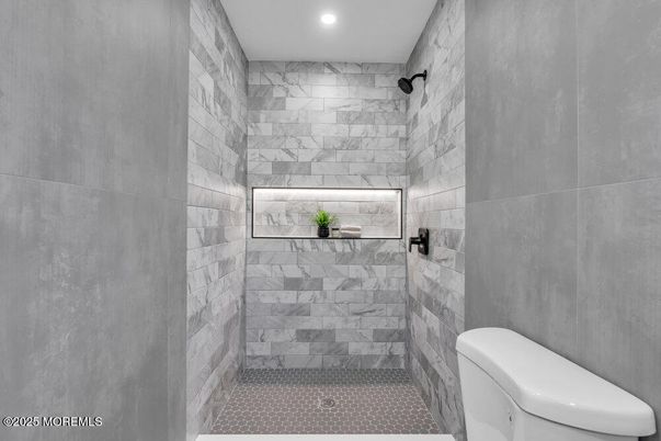 Bathroom, Interior, Marble Walls, Recessed Lighting