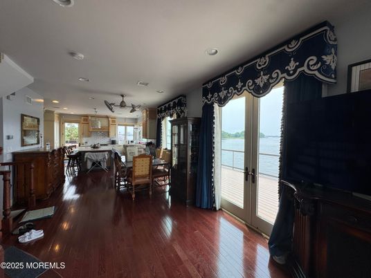 Dining room, Interior, Kitchen, Recessed Lighting, Water, Wood Texture Flooring