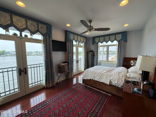 Bedroom, Interior, Recessed Lighting, Water, Wood Texture Flooring