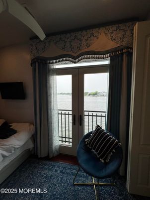 Bedroom, Interior, Water