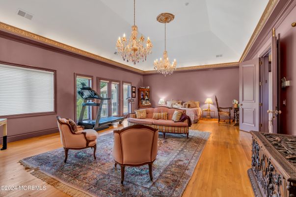 Chandelier, Fitness Equipment, Interior, Living room, Wood Texture Flooring