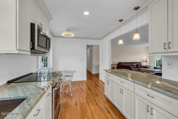 Dining room, Interior, Kitchen, Pendant Lights, Recessed Lighting, Wood Texture Flooring