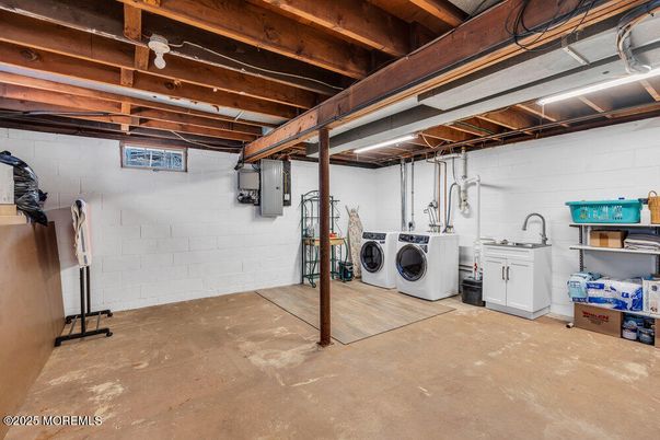 Interior, Washer, Wooden Beams