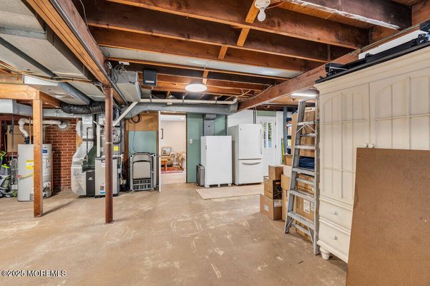 Interior, Washer, Wooden Beams