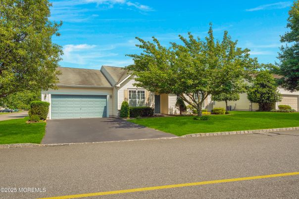 Attached, Exterior, Facade, Ranch