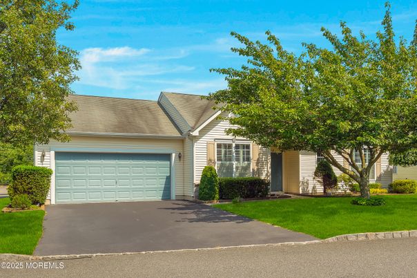 Attached, Exterior, Facade, Ranch