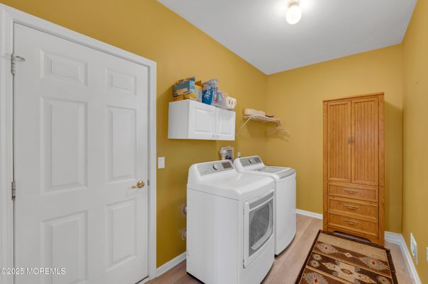 Interior, Washer, Wood Texture Flooring