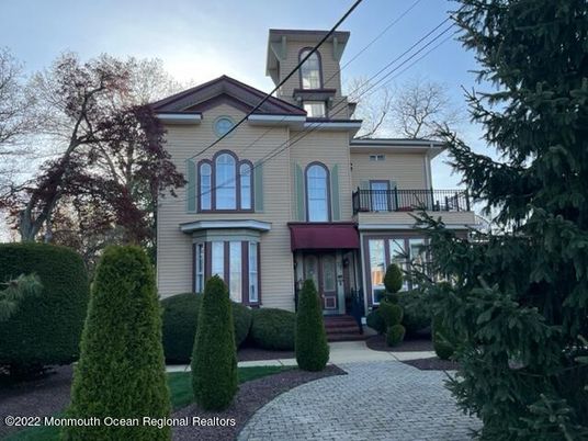 Exterior, Facade, Queen Anne Victorian