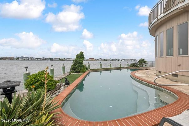 Exterior, Pool, Water