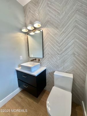 Bathroom, Interior, Pendant Lights, Wood Texture Flooring