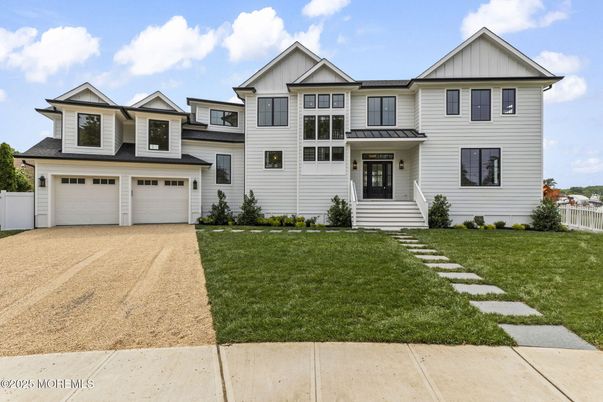 Attached, Exterior, Facade, Farmhouse