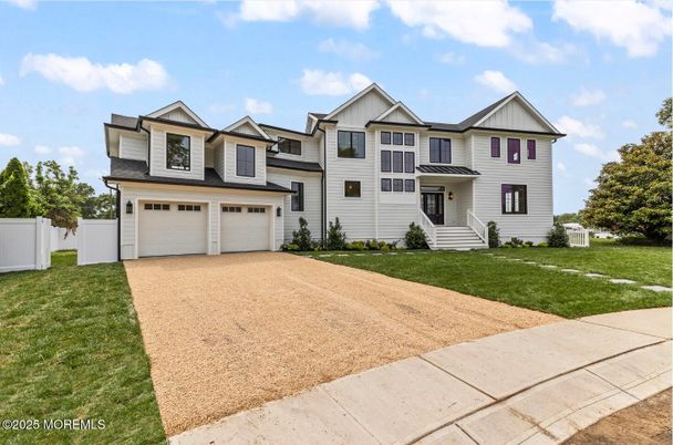 Attached, Exterior, Facade, Farmhouse