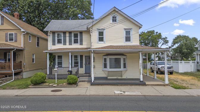 Exterior, Facade, Queen Anne Victorian